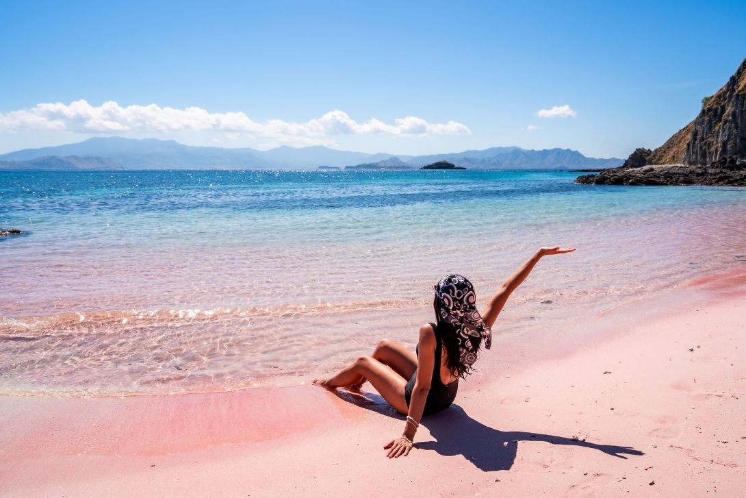 pink beach komodo day trip tour archipelago