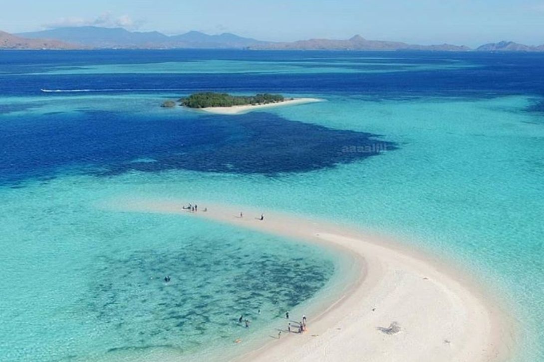 taka makassar komodo day trip with archipelago